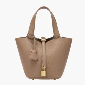 Elegant Vegan Leather Bucket Bag with Gold Accents - Stylish and Versatile Handheld Tote